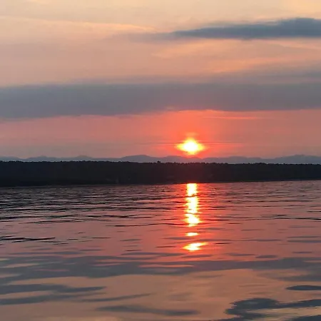 Zuzi Otok Hrvatska *