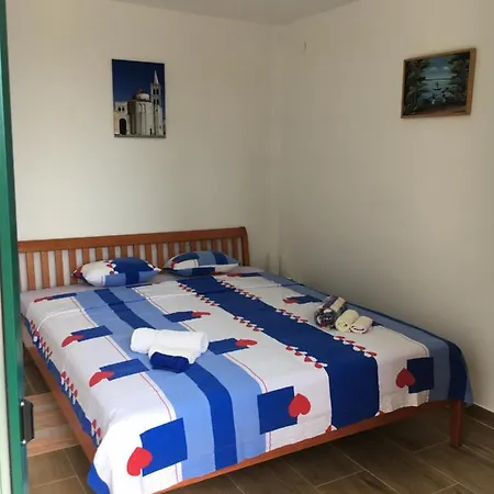 Zuzi Otok Hrvatska Apartment *